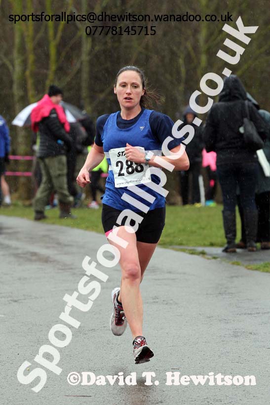 Jane Hodgson (Morpeth) during the womens Royal Signals Relays, Hetton. Photo: David T. Hewitson/Sports for All Pics